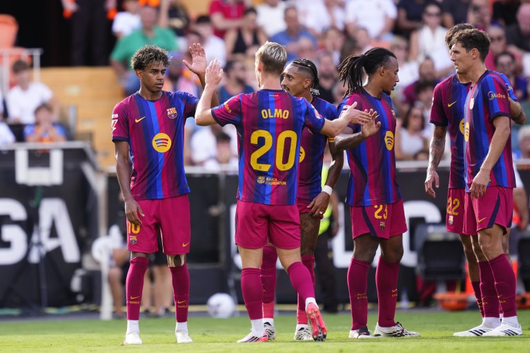 Le Barça écrase Valence et profite de la défaite du Real Madrid